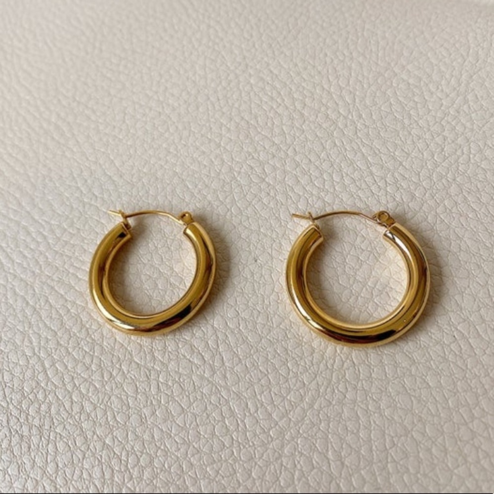 14K Gold 18mm Hoop Earrings